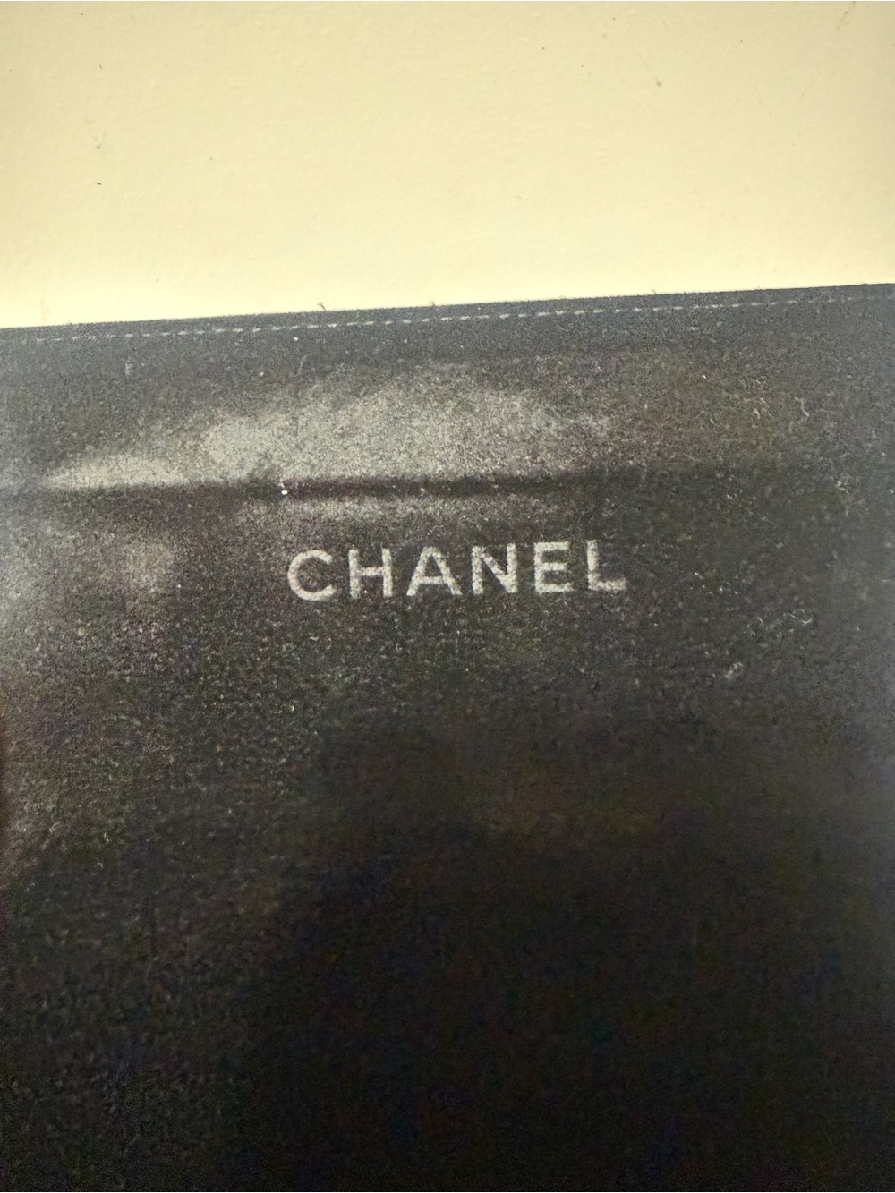 CHANEL Black Leather sunglasses case with Embossed Logo - Picture 8 of 11
